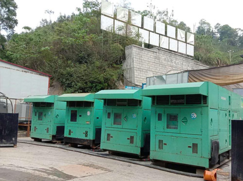 青龙先进的应急发电机系统中智能监测和控制系统如何确保电压稳定？